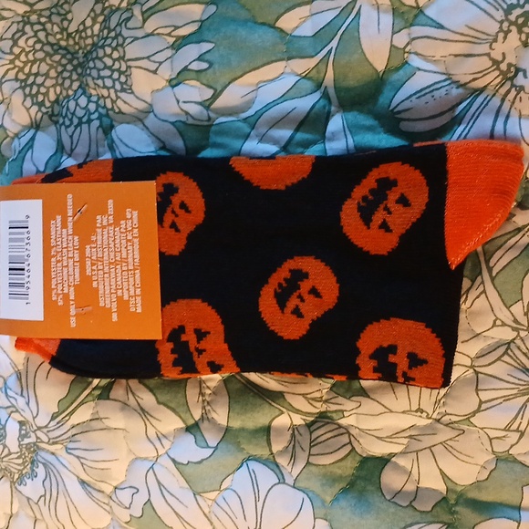 NWT Seasonal Collection Halloween Pumpkin Crew Socks 6-12 - Picture 4 of 5